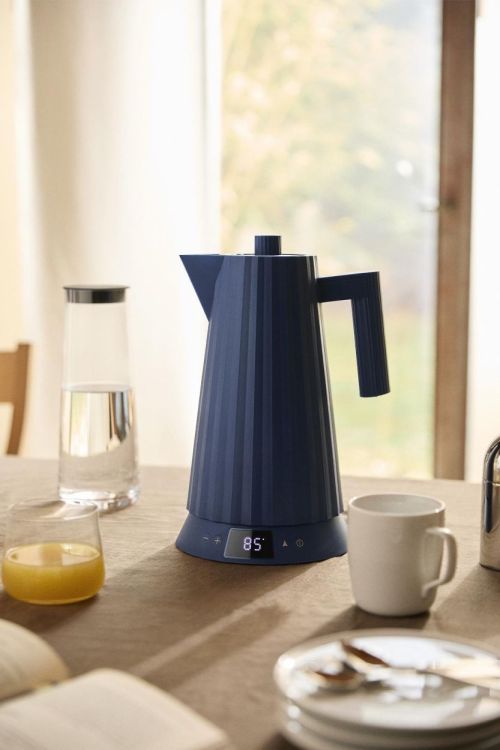 Alessi Waterkoker Plissé 1.7L met temperatuurcontrole (Blue) - Panache (Koksijde)