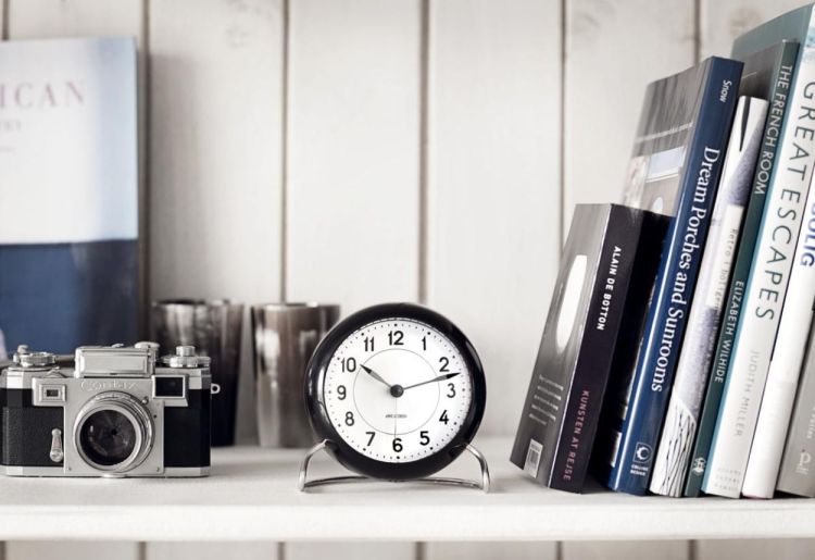 Arne Jacobsen Clocks Station Table Clock ø11cm (White/Black) - Panache (Koksijde)