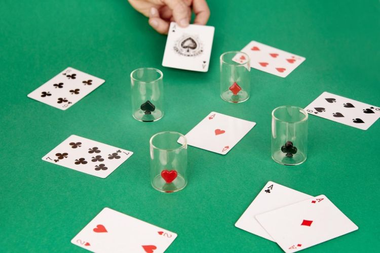 Balvi Set 4 shotglazen Kaartsymbolen (Transparant) - Panache (Koksijde)