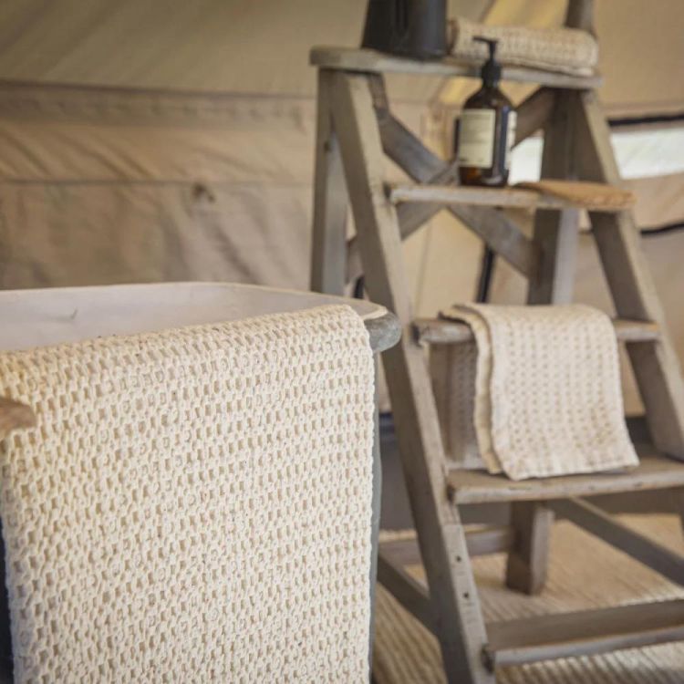 Bed and Philosophy Handdoek Mireille Ecru 50x70cm wafelkatoen (Ecru) - Panache (Koksijde)