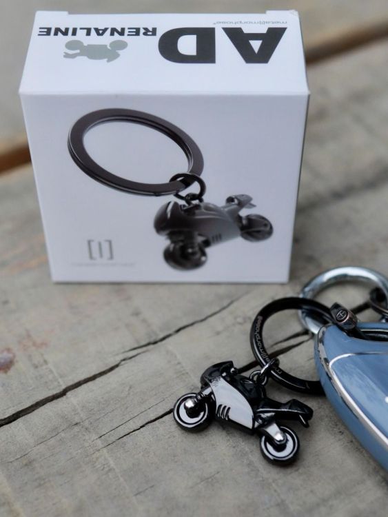 Chocli Keychain Motorcycle Racer (Matt Black) - Panache (Koksijde)