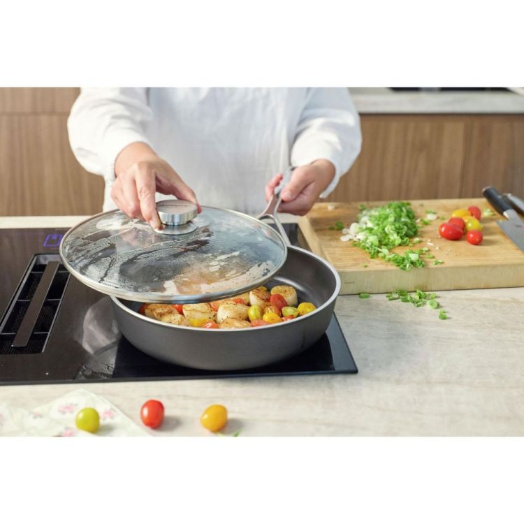 Demeyere Alu Pro 5 Bakpan hoge rand Ceraforce 28cm + gratis deksel (Zwart) - Panache (Koksijde)