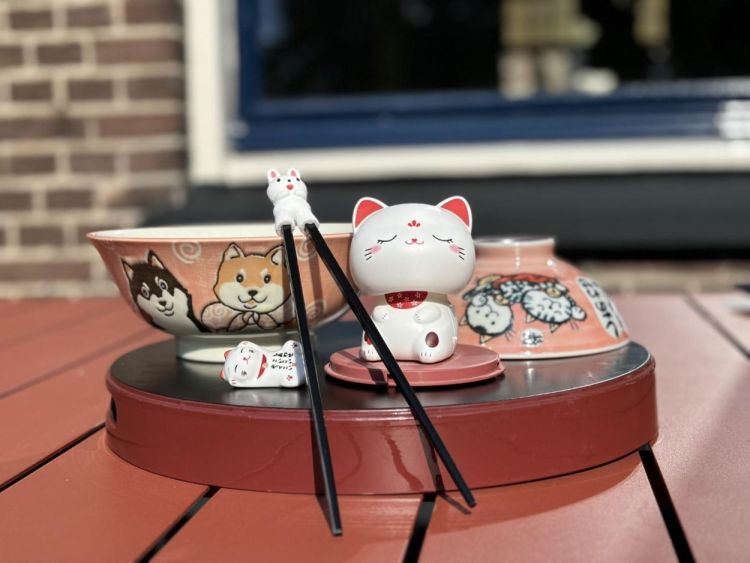 Edo Japan Lucky Cat Eyes Closed zonne-energie (White) - Panache (Koksijde)