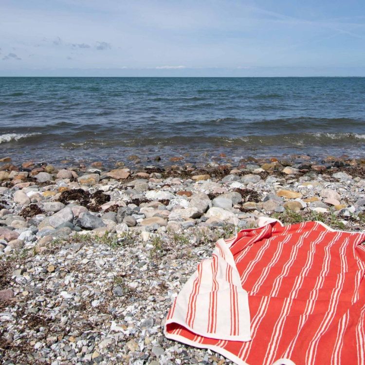 Homehagen Serviette de plage Retro Stripe 100x150cm (Red) - Panache (Koksijde)