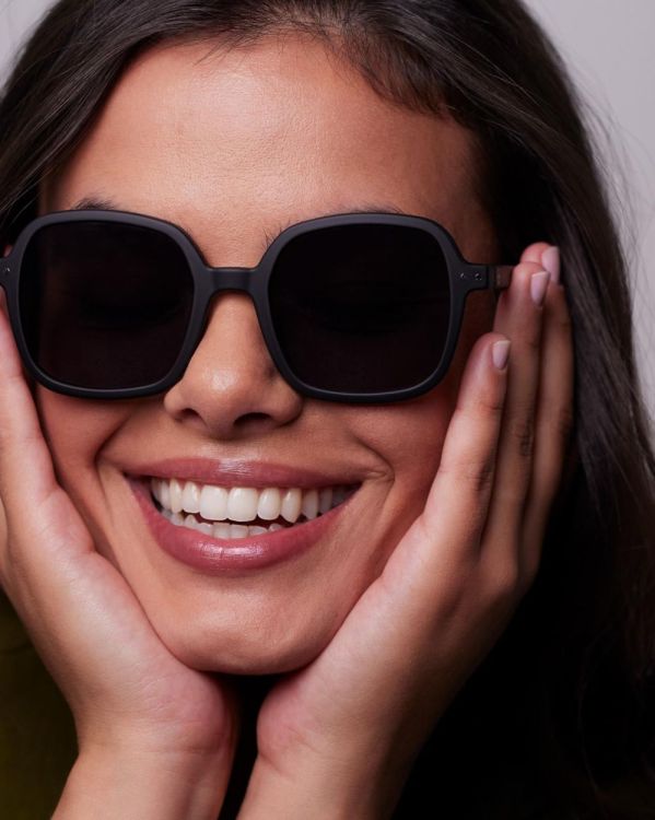 IZIPIZI SUN Zonnebril #OFFICE +0.00 (Black/Grey) - Panache (Koksijde)