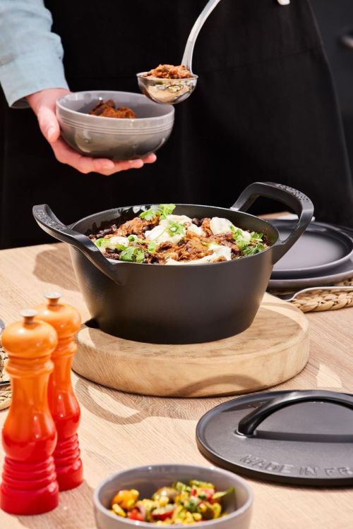 Le Creuset BBQ Outdoor Stoofpan gietijzer 25cm (Zwart) - Panache (Koksijde)