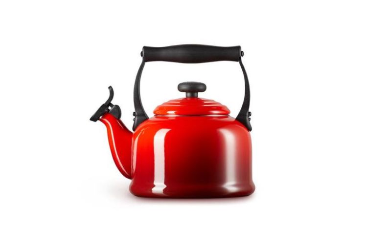 Le Creuset Fluitketel Tradition 2.1l (Kersenrood) - Panache (Koksijde)