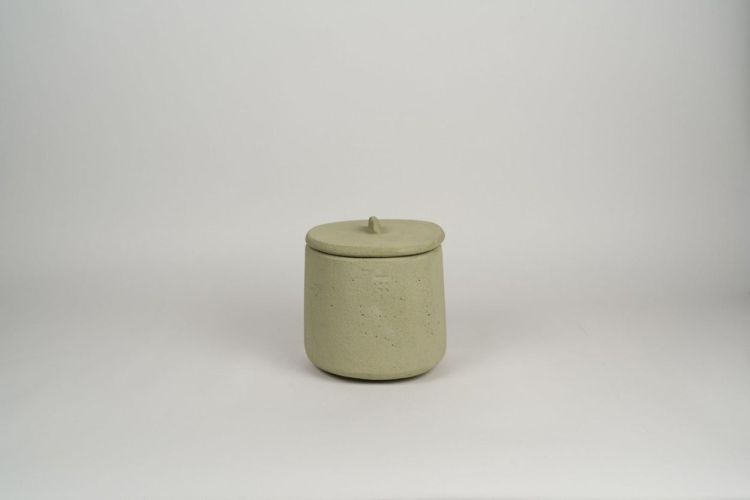 Mon Dada Corse Candle M outdoor hervulbaar + deksel (Olive) - Panache (Koksijde)