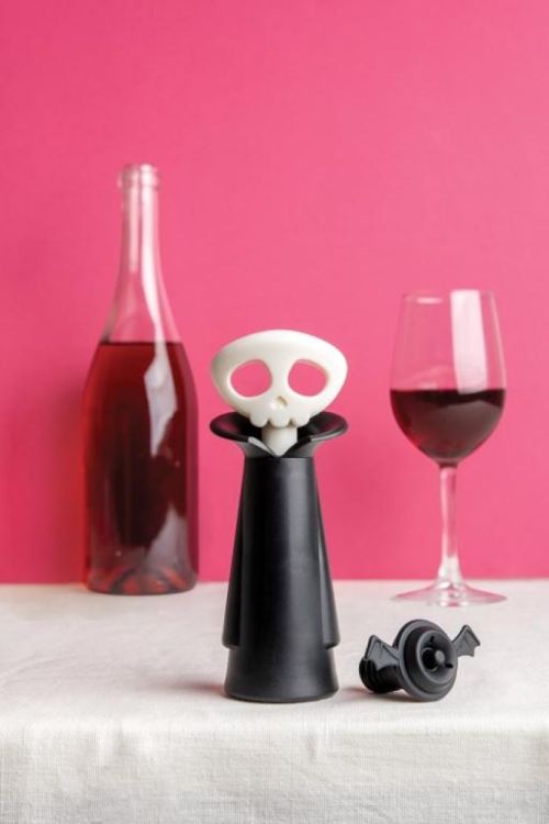 Ototo Design Spookelier - vacuümpomp met wijnstoppers (Zwart) - Panache (Koksijde)