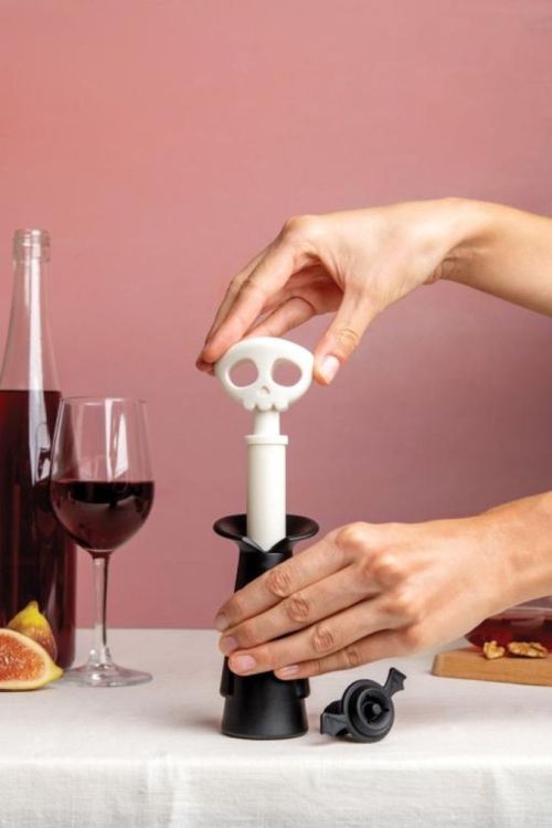 Ototo Design Spookelier - vacuümpomp met wijnstoppers (Zwart) - Panache (Koksijde)