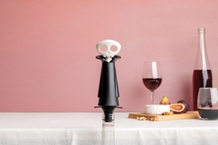 Ototo Design Spookelier - vacuümpomp met wijnstoppers (Zwart) - Panache (Koksijde)