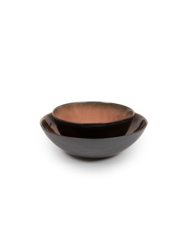 Pascale Naessens Bol 26x8.4cm
<F>Cuisiner de délicieux plats dans de la belle céramique relève du romantisme! La première ligne de service de table de Pascale Naessens ‘Pure’ incarne l’authenticité et la chaleur nées de lignes organiques et de matériaux naturels.
D (Bruin) - Panache (Koksijde)