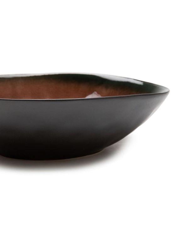 Pascale Naessens Bol ovale 21cm
<F>Cuisiner de délicieux plats dans de la belle céramique relève du romantisme! La première ligne de service de table de Pascale Naessens ‘Pure’ incarne l’authenticité et la chaleur nées de lignes organiques et de matériaux naturels.
 (Bruin) - Panache (Koksijde)