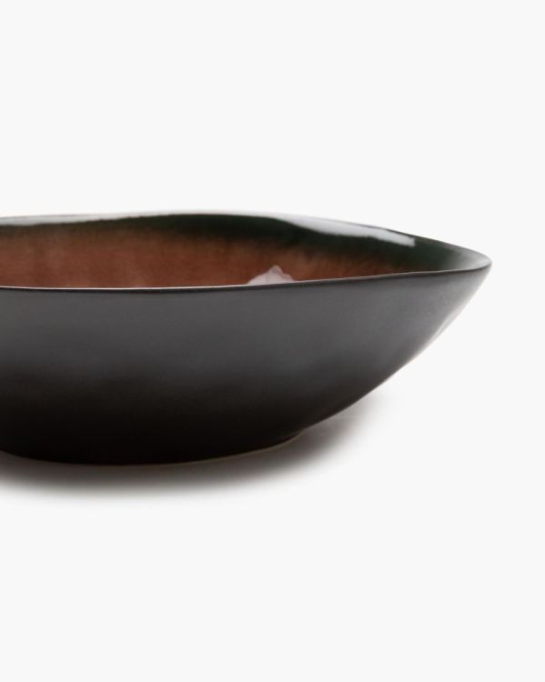 Pascale Naessens Bol ovale 21cm
<F>Cuisiner de délicieux plats dans de la belle céramique relève du romantisme! La première ligne de service de table de Pascale Naessens ‘Pure’ incarne l’authenticité et la chaleur nées de lignes organiques et de matériaux naturels.
 (Bruin) - Panache (Koksijde)