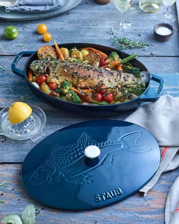 Staub Ovaal Vispan met deksel 33cm (La Mer) - Panache (Koksijde)