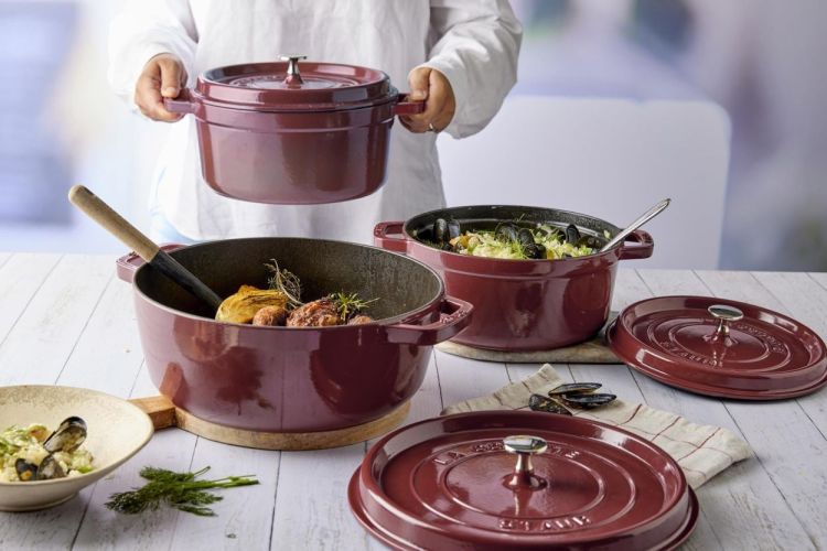 Staub Ronde cocotte laag 28cm (Bordeaux) - Panache (Koksijde)