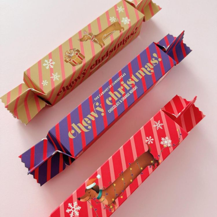 The Cabinet Of CuriosiTEAs Chewy Christmas Chocolate & Orange Nougat bar in wrapper (Paars) - Panache (Koksijde)