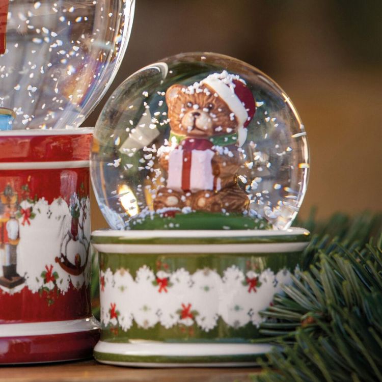Villeroy & Boch Christmas Toy's Sneeuwbol klein beer Ø6,5cm (Groen) - Panache (Koksijde)