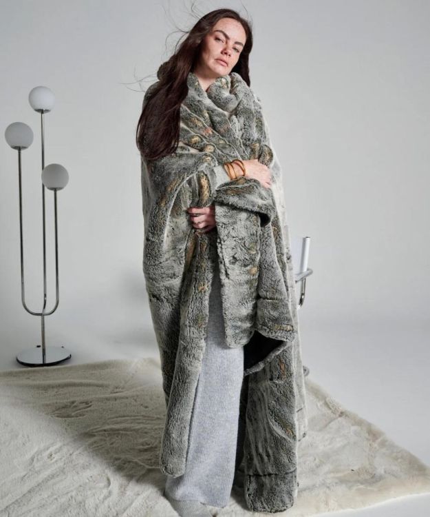 Waro by Plaids Cocooning Plaid Fausse Fourrure Frisson sombre 150x200cm (Sombre) - Panache (Koksijde)