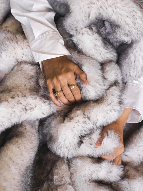 Waro by Plaids Cocooning Plaid Fausse Fourrure Sensation gris 150x200cm (Gris) - Panache (Koksijde)